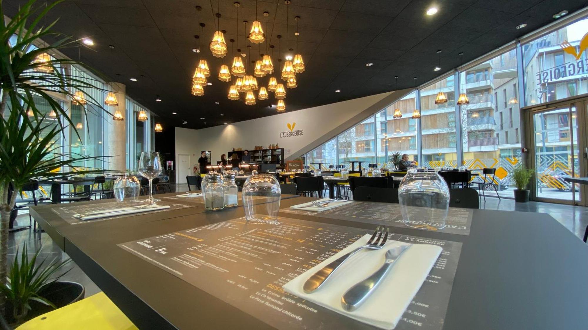 Auberge De Jeunesse Hi 里尔 外观 照片